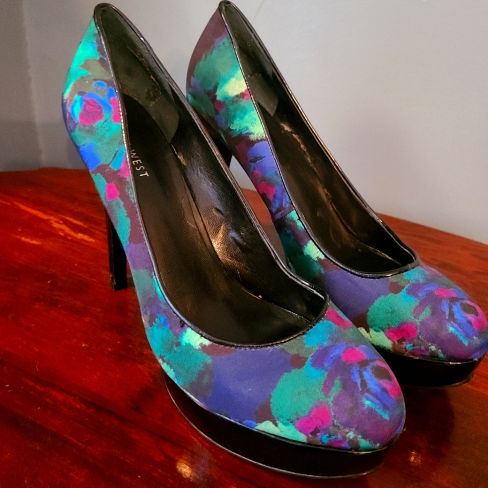 Women's nine west floral Heels
